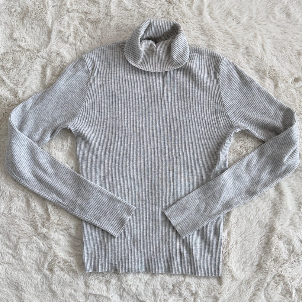 ❤️ Brandy Melville Grey Turtleneck Top NWOT